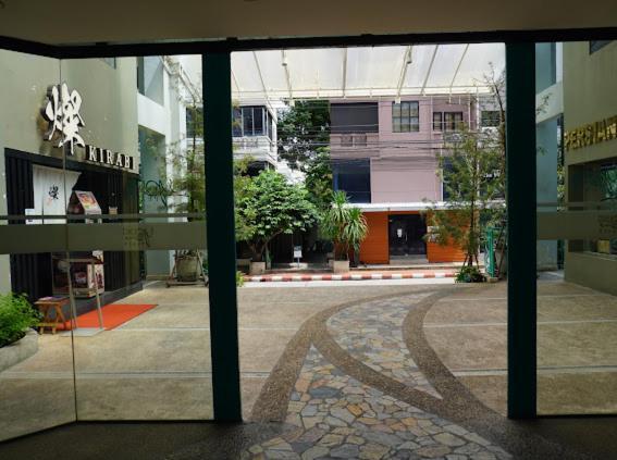 Young Place Bangkok Exterior foto